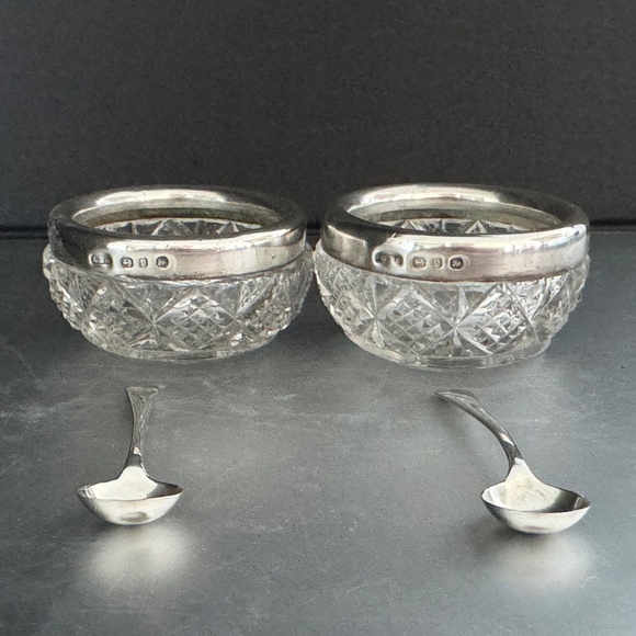 Antique Sterling Silver Salt Cellars and Spoons - Picture 2 of 6